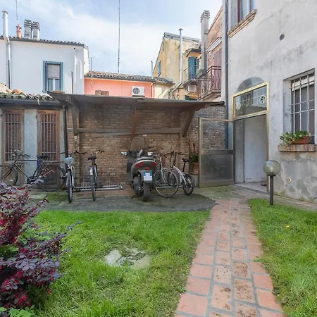 Appartamento Guesthost - Coperta Retreat! Near Estense Castle Ferrara